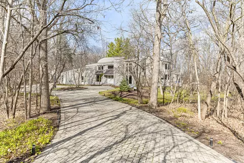 4 Dunsinane Ln, Bannockburn, IL 60015