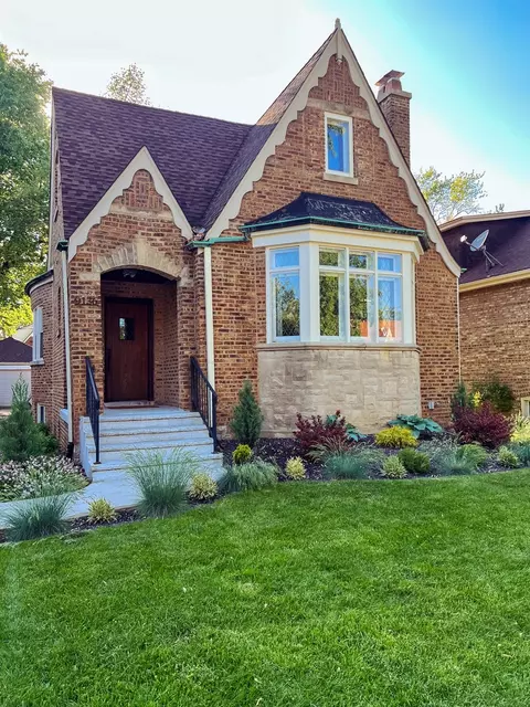 9136 S Oakley Ave, Chicago, IL 60643