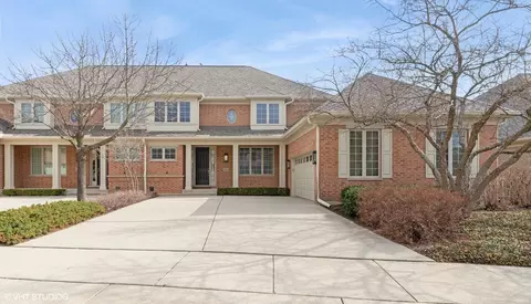 2145 Royal Ridge Dr, Northbrook, IL 60062