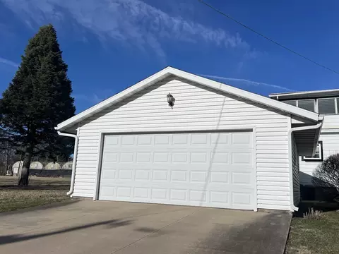 Exterior - 1702 E 5th St, Sterling, IL 61081 photo 3 of 3