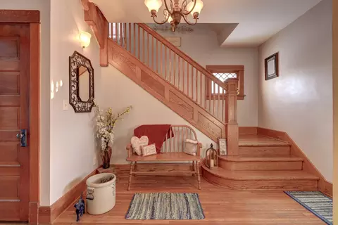 Entry Way - 1702 E 5th St, Sterling, IL 61081 photo 2 of 4