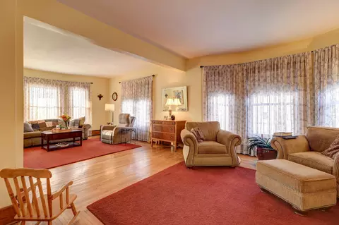 Living - 1702 E 5th St, Sterling, IL 61081 photo 4 of 4