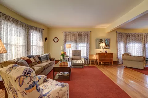 Living - 1702 E 5th St, Sterling, IL 61081 photo 1 of 4