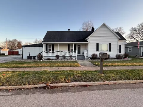 112 W Lincoln Ave, Ogden, IL 61859