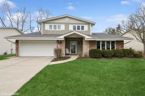 334 S Cedarcrest Dr, Schaumburg, IL 60193