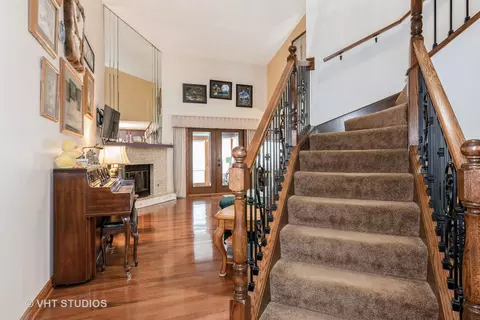 1633 Pebble Beach Dr, Hoffman Estates, IL 60169 photo 3