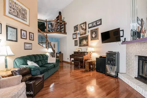 1633 Pebble Beach Dr, Hoffman Estates, IL 60169 photo 4