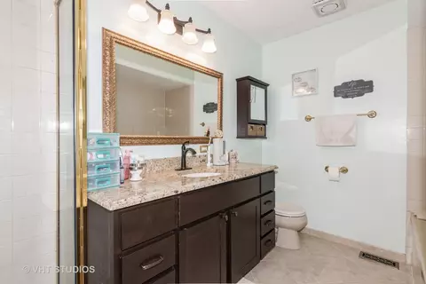 1633 Pebble Beach Dr, Hoffman Estates, IL 60169 photo 17