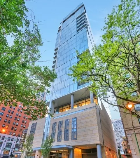 4 Elm St #15N, Chicago, IL 60611