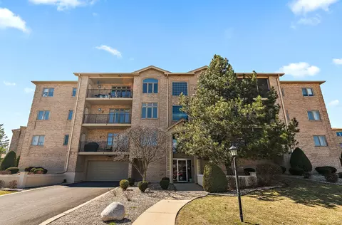 18350 Pine Ridge Dr #2B, Tinley Park, IL 60477
