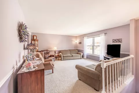 Living - 624 Alice Pl, Elgin, IL 60123 photo 1 of 4