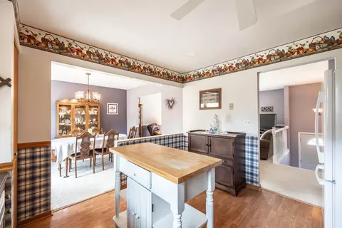 Kitchen - 624 Alice Pl, Elgin, IL 60123 photo 4 of 4