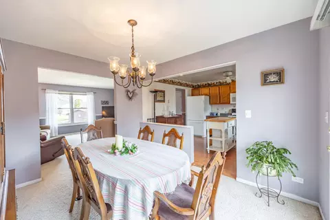 Dining - 624 Alice Pl, Elgin, IL 60123 photo 2 of 3