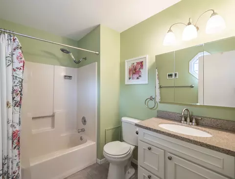Bath - 624 Alice Pl, Elgin, IL 60123 photo 2 of 2