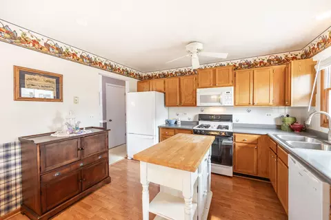 Kitchen - 624 Alice Pl, Elgin, IL 60123 photo 1 of 4