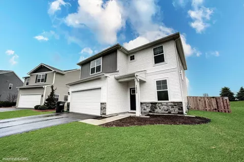 1535 Bayberry Ln, Pingree Grove, IL 60140