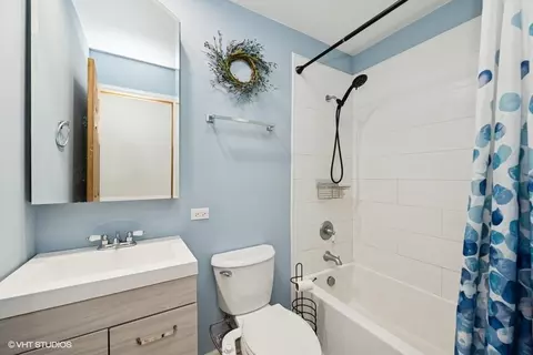 Bath - 4617 William St, Johnsburg, IL 60051 photo 1 of 3