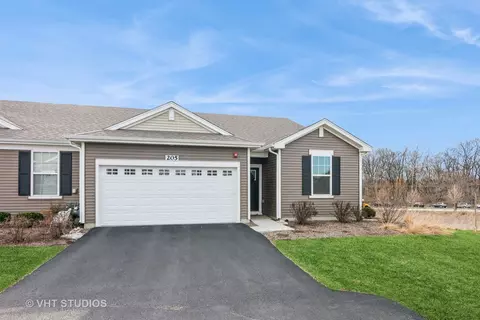 205 Sussex Ct, North Aurora, IL 60542