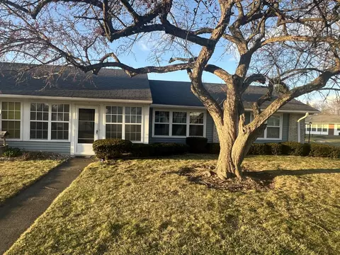 7301 Dunwood Ct #114, Fox Lake, IL 60020