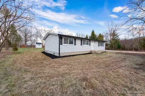 9318 Alden Rd, Harvard, IL 60033