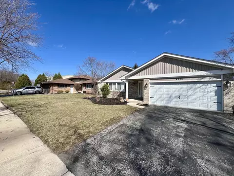 4905 Arquilla Dr, Richton Park, IL 60471