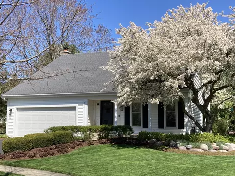 706 Foxfield Ct, Saint Charles, IL 60174
