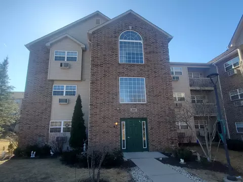 340 Cunat Blvd #2F, Richmond, IL 60071