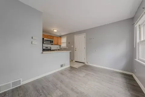 370 Bent St, Elgin, IL 60120 photo 3