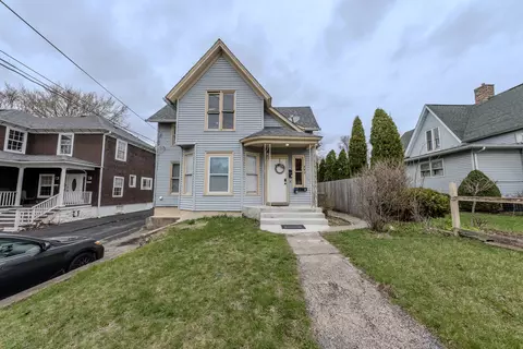 370 Bent St, Elgin, IL 60120