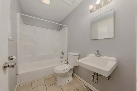 370 Bent St, Elgin, IL 60120 photo 7