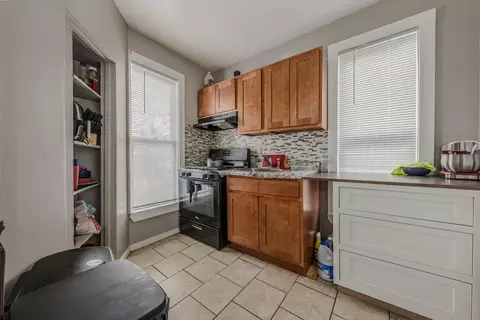 370 Bent St, Elgin, IL 60120 photo 9