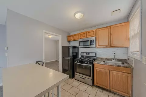 370 Bent St, Elgin, IL 60120 photo 4