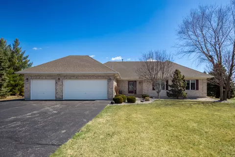 8404 Squirrel Dr, Spring Grove, IL 60081