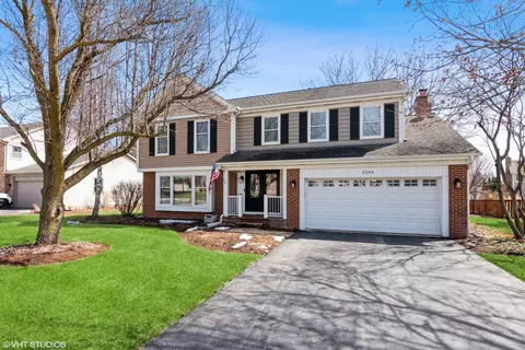3209 Charlemagne Ln, Saint Charles, IL 60174