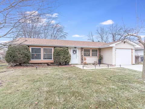 1168 Highbury Dr, Elgin, IL 60120