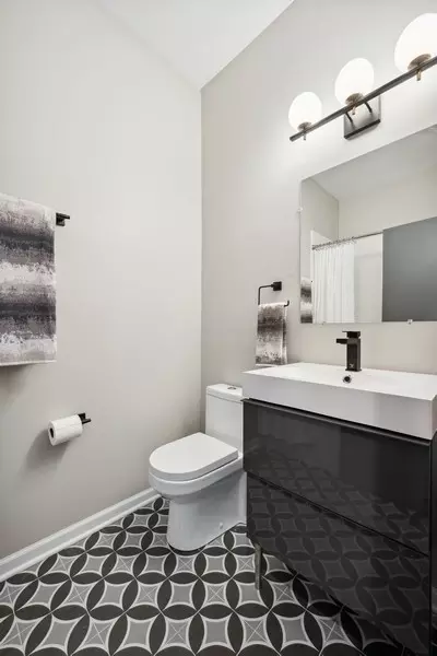 Bath - 1540 E 65th Pl #3, Chicago, IL 60637 photo 3 of 3