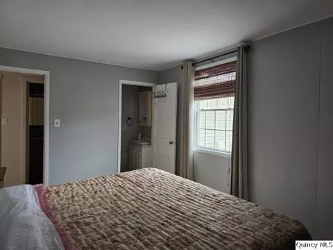 35 N 2nd St, Carthage, IL 62321 photo 18