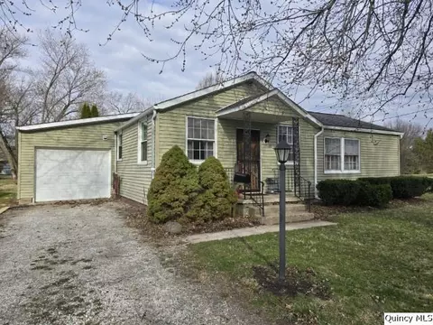 35 N 2nd St, Carthage, IL 62321 photo 1