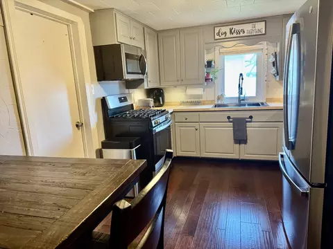 Kitchen - 717 Cross St, Peru, IL 61354 photo 4 of 4