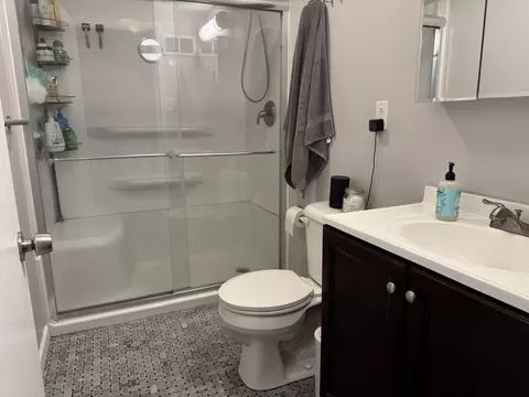 Bath - 717 Cross St, Peru, IL 61354 photo 1 of 1