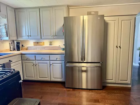Kitchen - 717 Cross St, Peru, IL 61354 photo 2 of 4