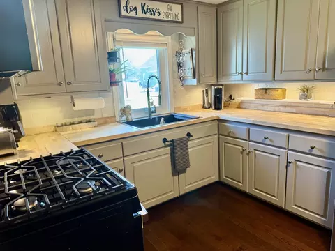 Kitchen - 717 Cross St, Peru, IL 61354 photo 3 of 4