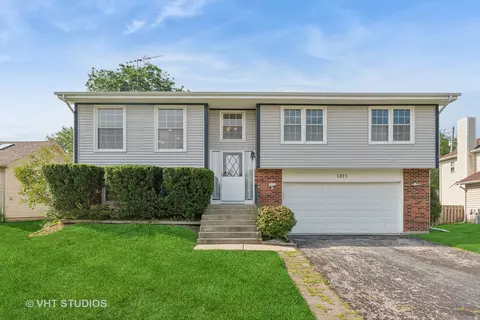 1075 Warwick Cir, Hoffman Estates, IL 60169