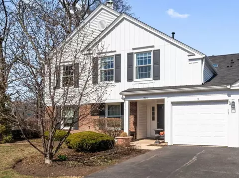 1785 Grosvenor Cir #D, Wheaton, IL 60189