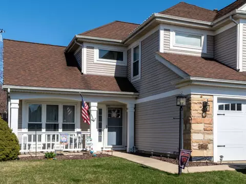 7 Middlefield Ct, Lake In The Hills, IL 60156