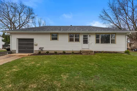 601 W Water St, Farmer City, IL 61842