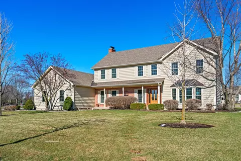 3700 Persimmon Dr, Algonquin, IL 60102