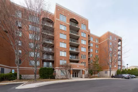 390 S Western Ave #410, Des Plaines, IL 60016