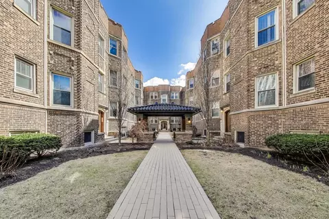 545 W Addison St #1, Chicago, IL 60613