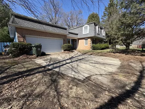 608 W Dunbar St, Mahomet, IL 61853